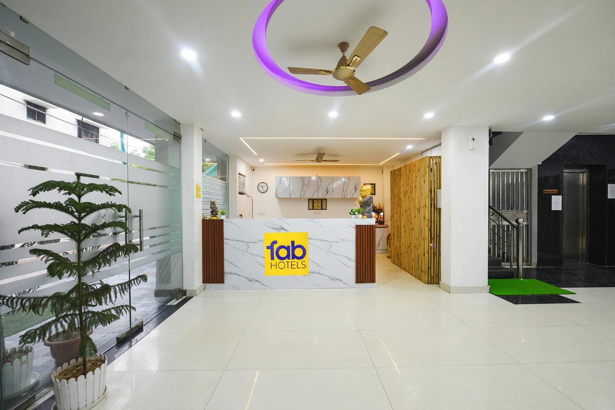 Fabhotel Wonderland Studio Rooms Gurgaon Bagian luar foto