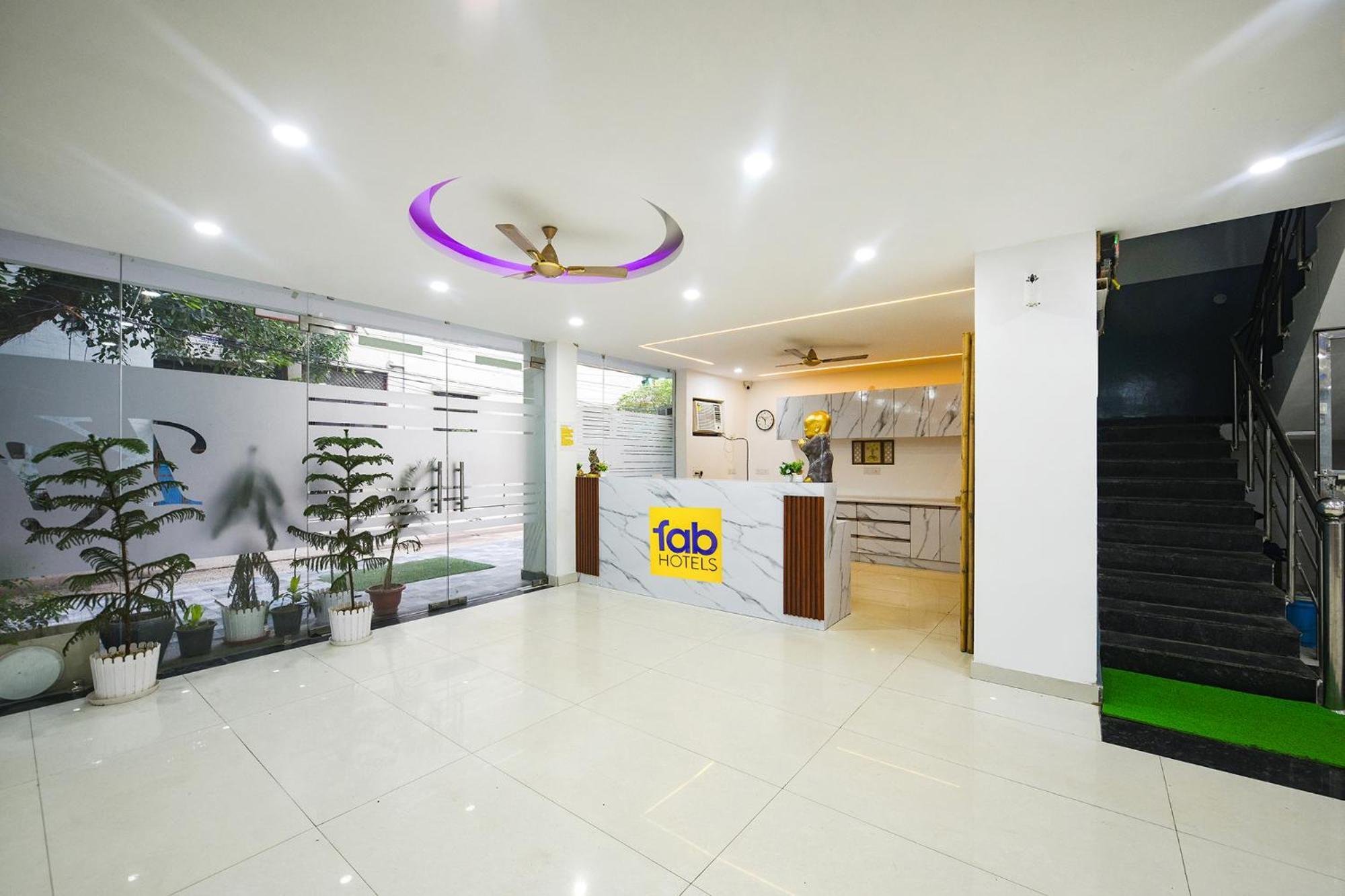 Fabhotel Wonderland Studio Rooms Gurgaon Bagian luar foto